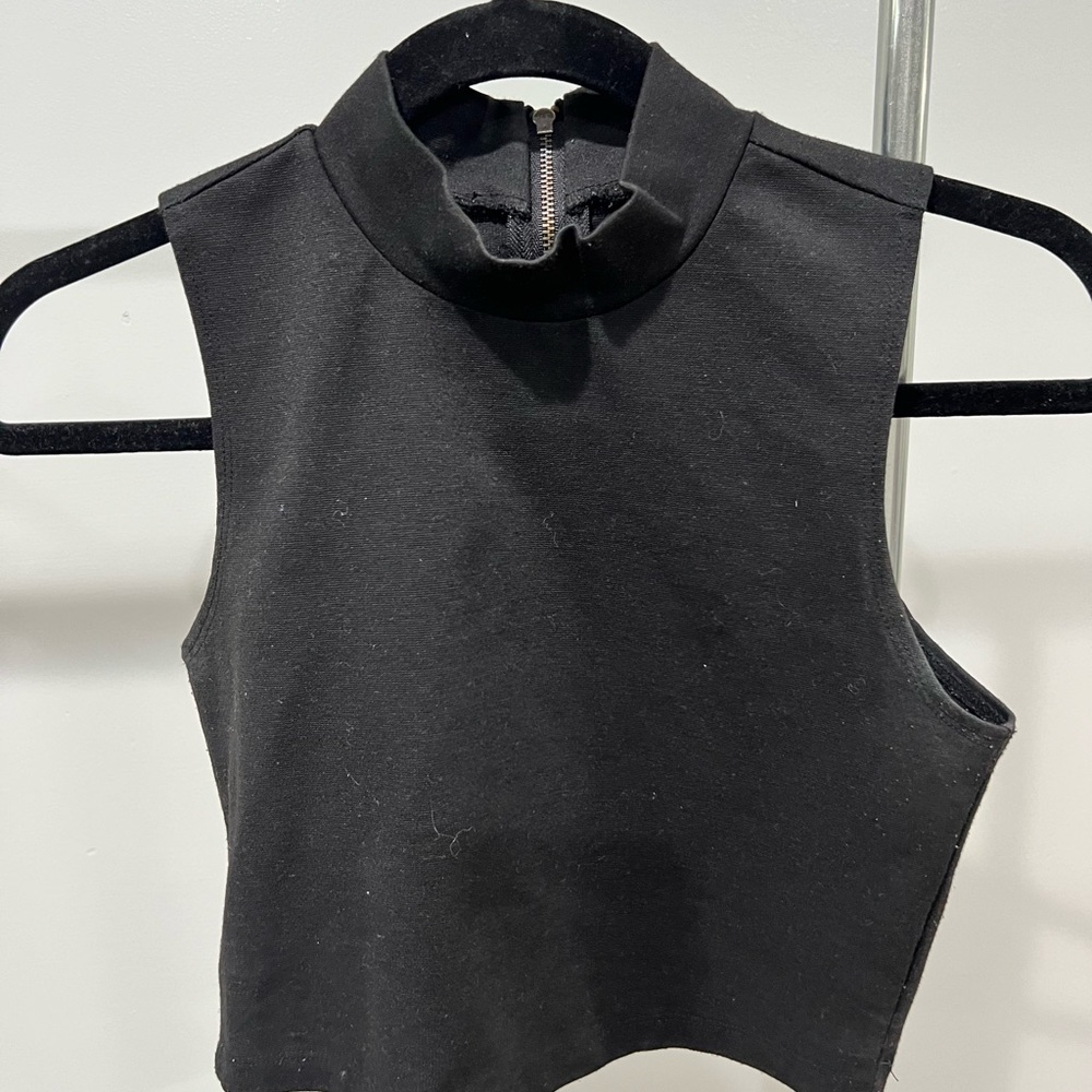 BCBGeneration Women’s black mock turtle neck crop top. Size small.